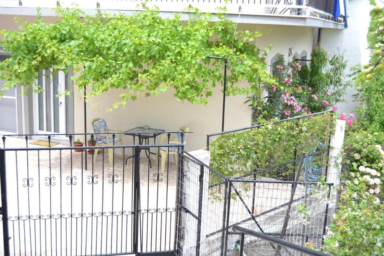 Lazatka Flat In Capital Chora Apartman Szamothráki Kültér fotó
